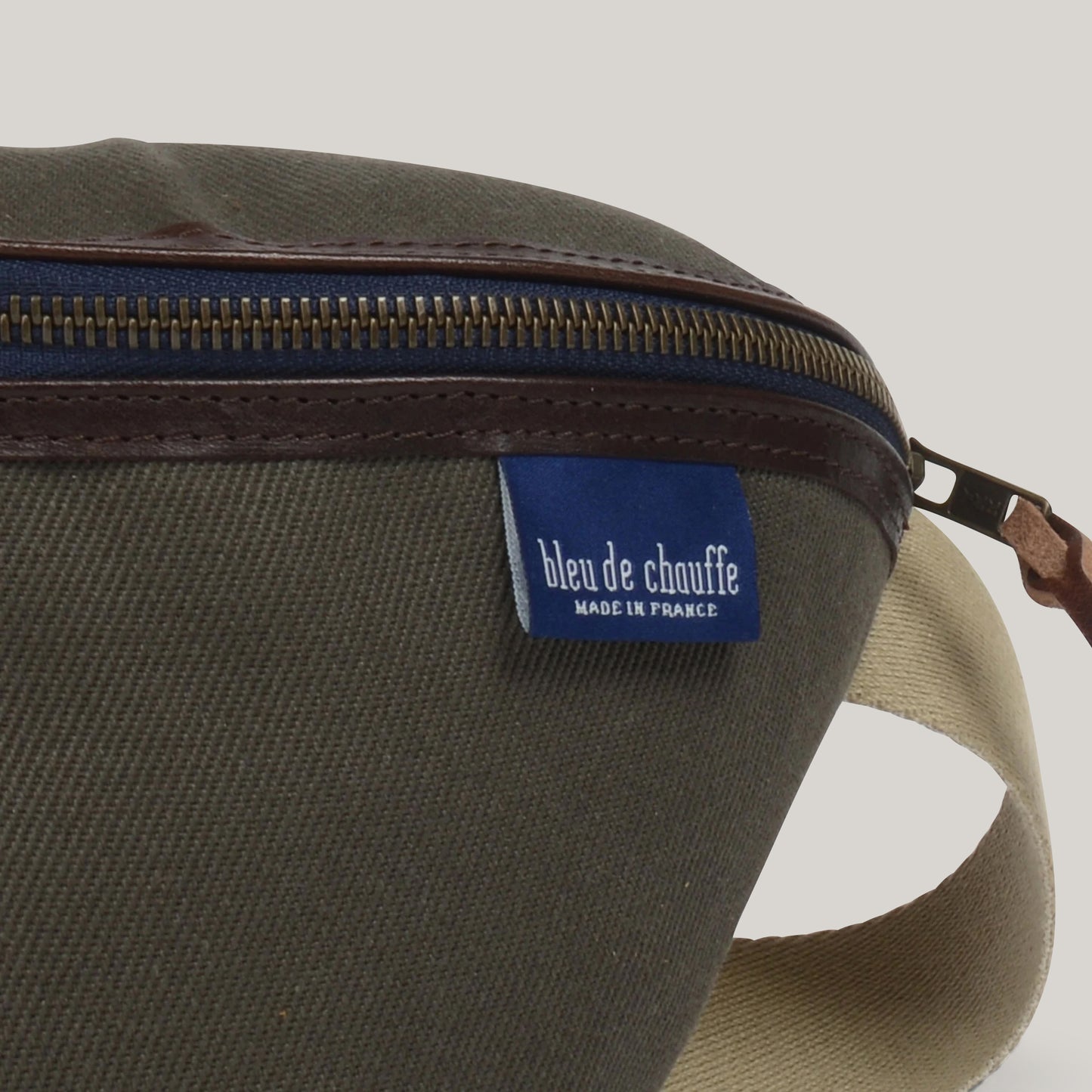 BLEU DE CHAUFFE NEW BEAT BELT BAG - KHAKI
