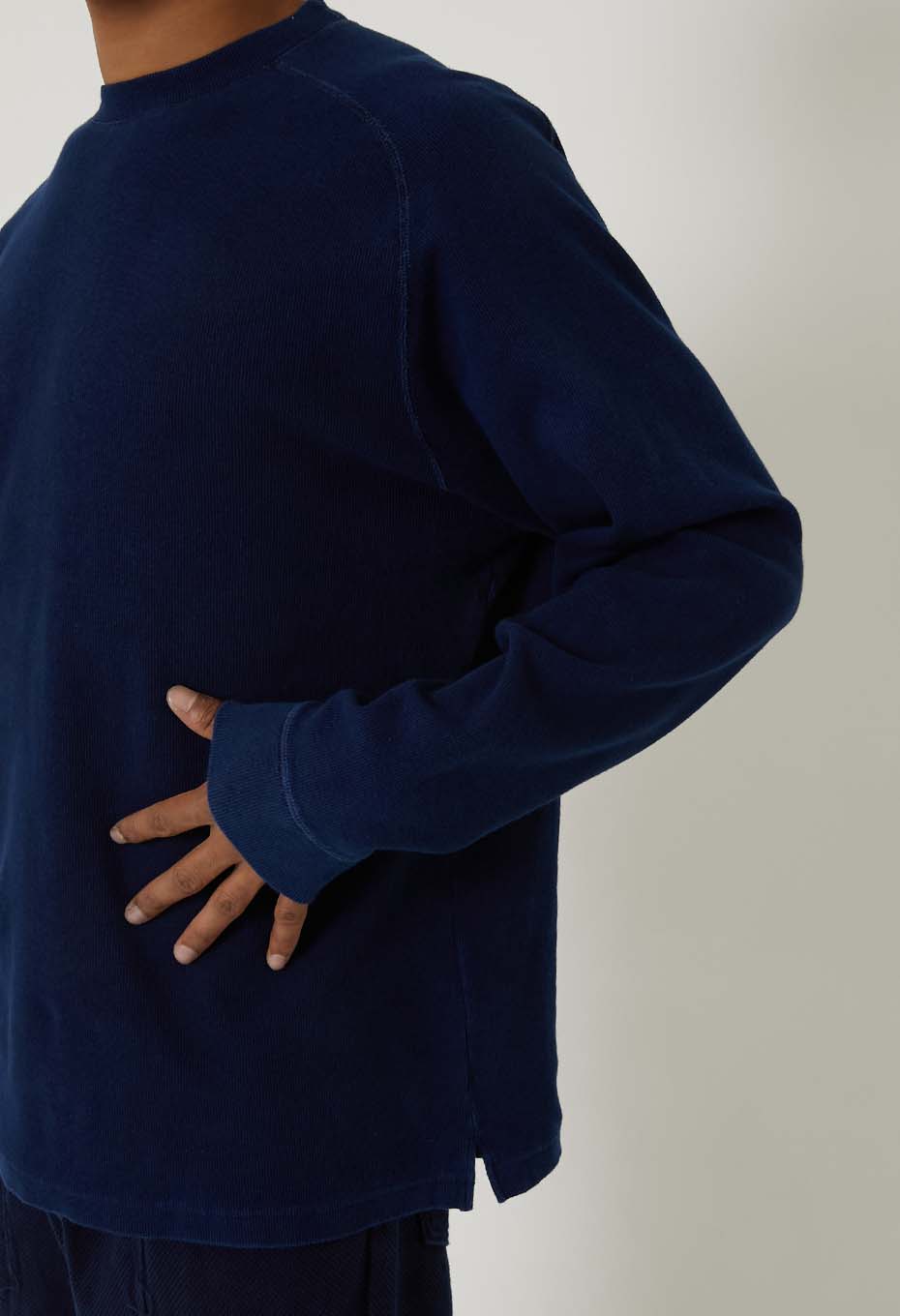 BLUE BLUE JAPAN MOD HAND DYED SLUB COTTON CREWNECK LS TEE - INDIGO
