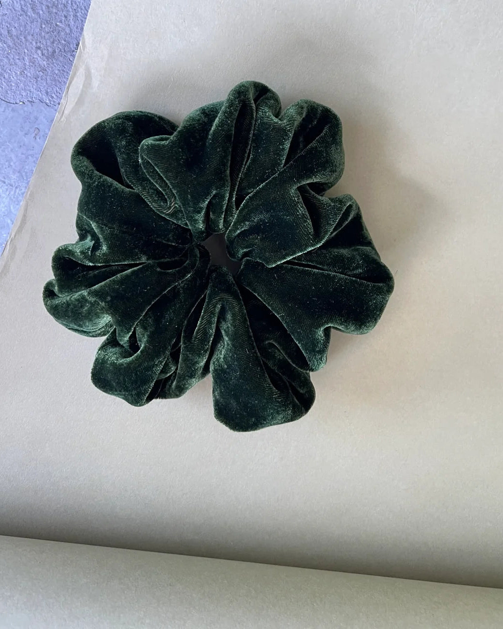 A BRONZE AGE - VELVET SCRUNCHIE - NORI