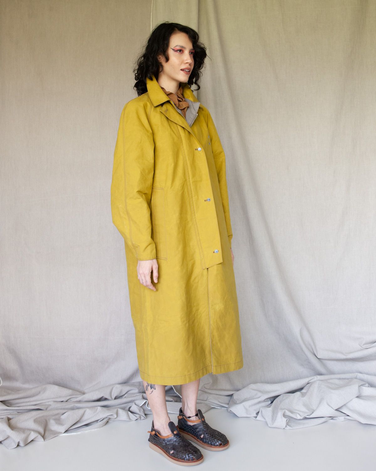 W'MENSWEAR REVERSIBLE CYCLING TRENCH - OLIVINE