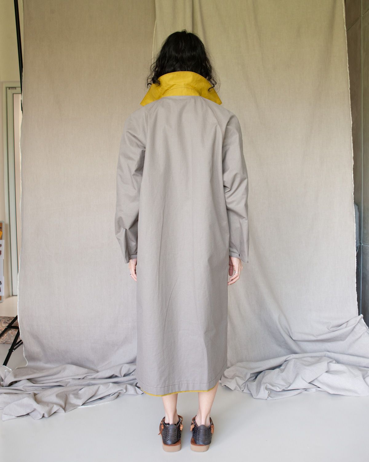 W'MENSWEAR REVERSIBLE CYCLING TRENCH - OLIVINE