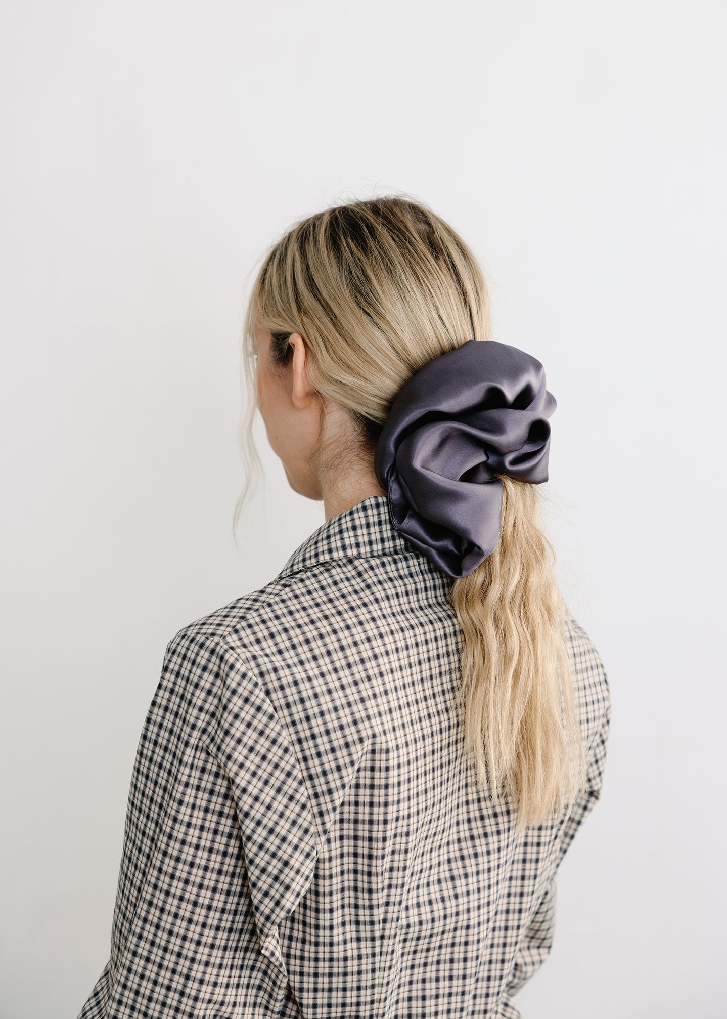 A BRONZE AGE - SILK SCRUNCHIE - STEEL GREY