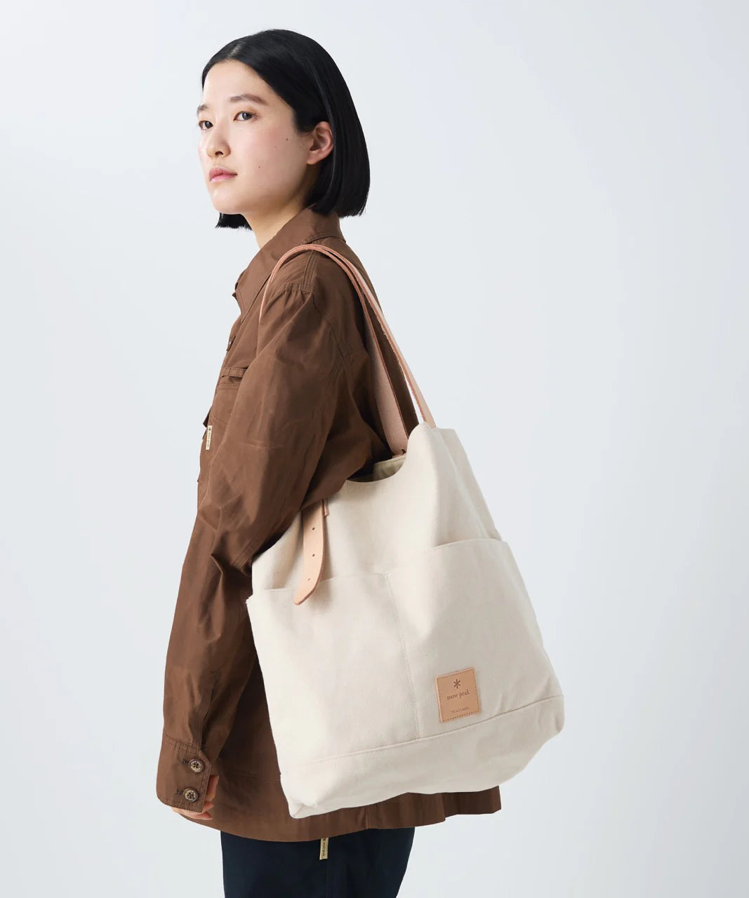 SNOW PEAK MIDDLE HAND BAG - IVORY