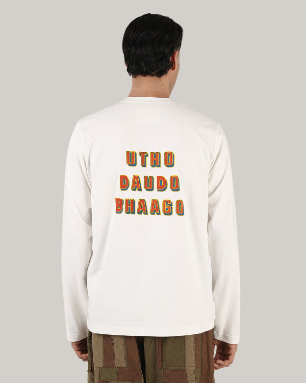 KARDO LONG SLEEVE GRAPHIC T-SHIRT - 'UTHO DAUDO BHAAGO' PRINT